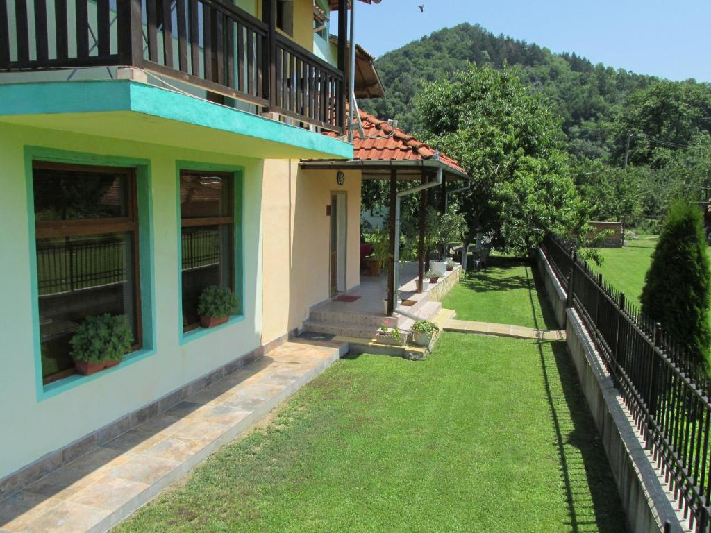 Pri Orehite Guesthouse photo 4