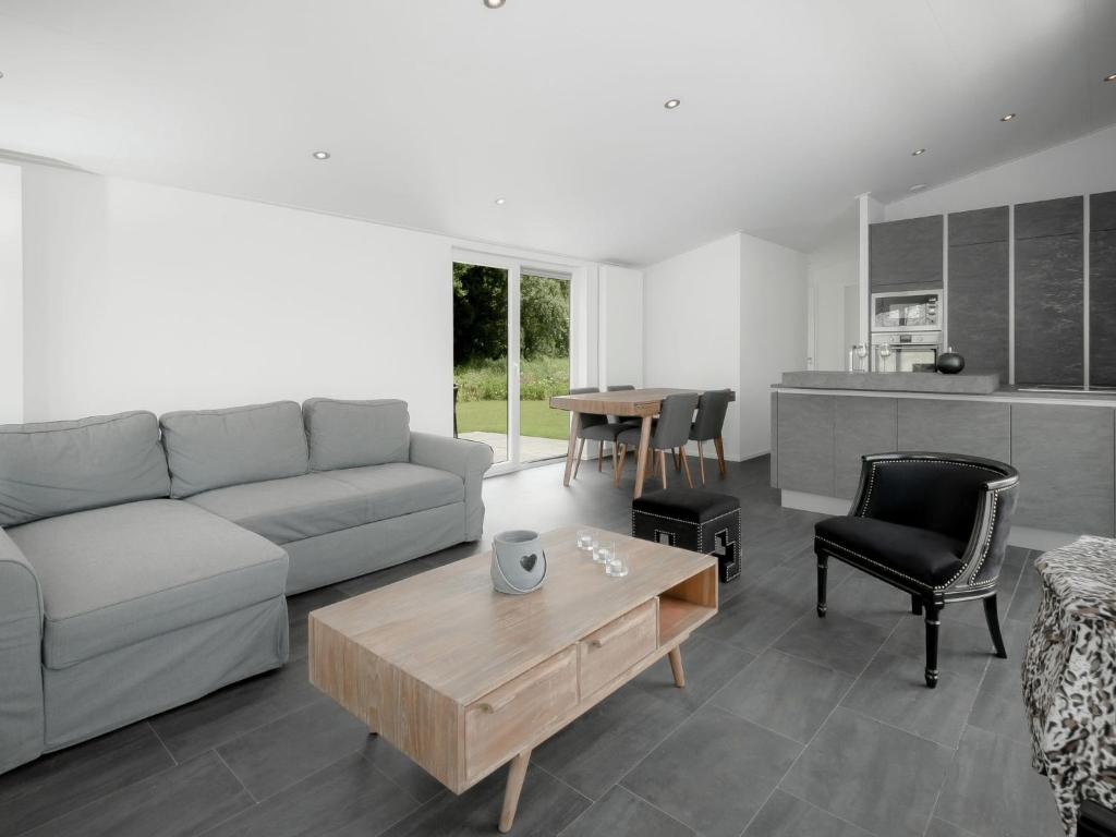 Modern chalet at the edge of a forest near the Oosterschelde photo 2