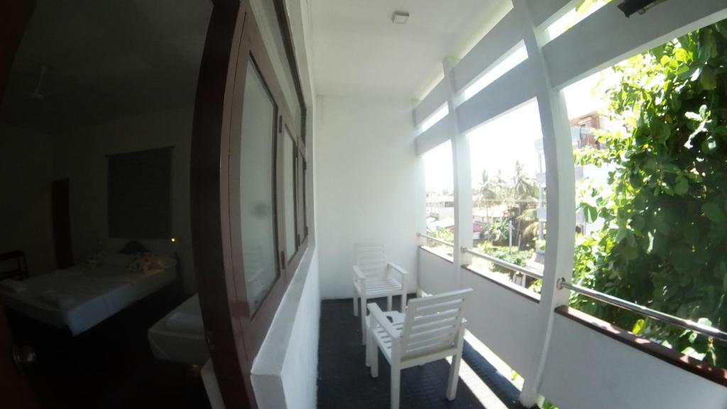 Трехместный (Трехместный номер с видом на город), Coral Seas Beach Hikkaduwa
