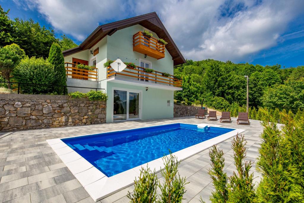 Villa Dino Tin