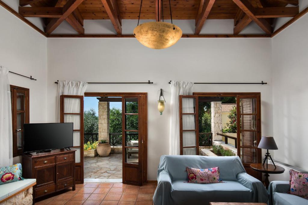 Koukounari luxury villa - Tap to explore photos