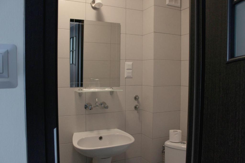 Hotel City photo 1