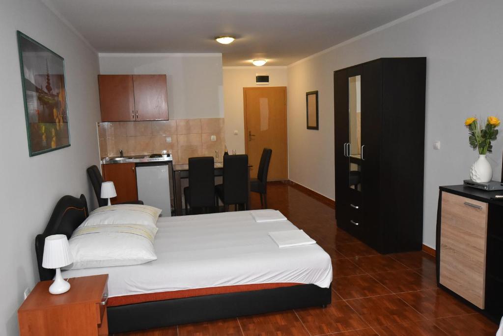 Апартаменты (Апартаменты с видом на море), Apartmani Bozinovic