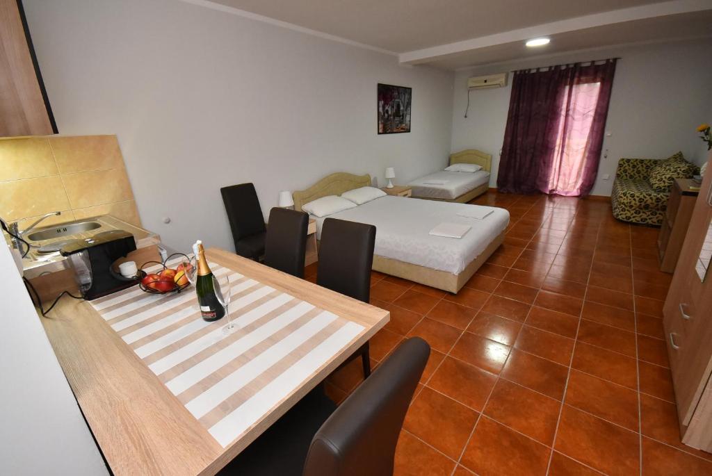Апартаменты (Апартаменты с видом на море), Apartmani Bozinovic
