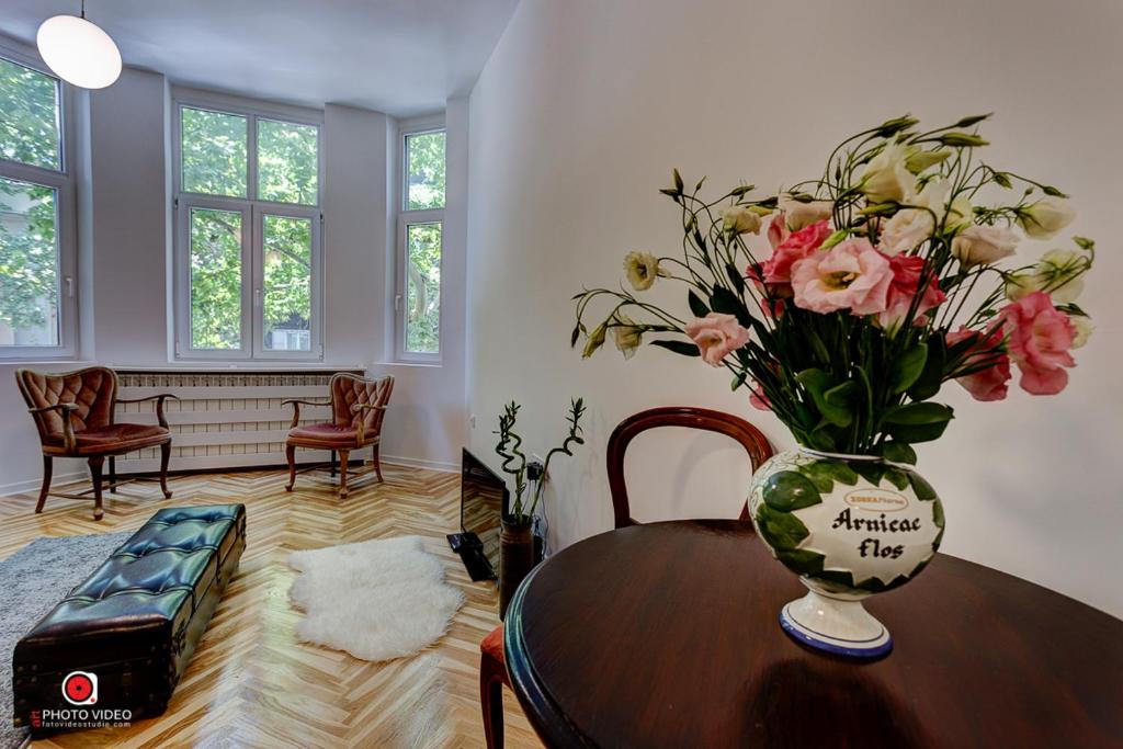 Class Vintage Apartment photo 4