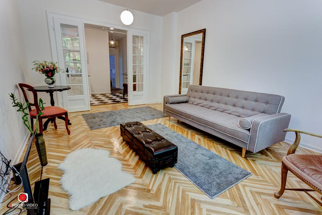 Class Vintage Apartment photo 1