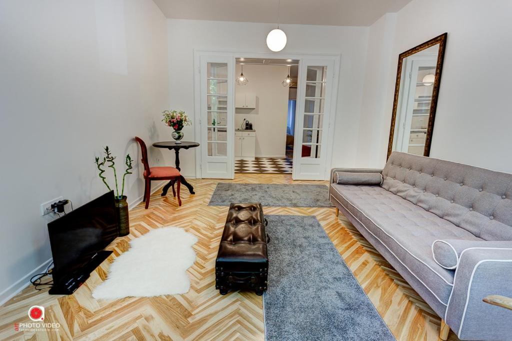Class Vintage Apartment photo 2