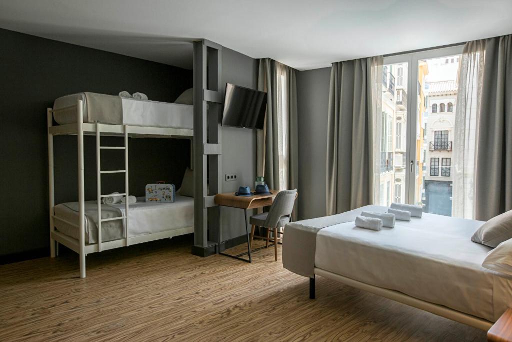 Четырехместный (Стандартный четырехместный номер), Malaga Premium Hotel