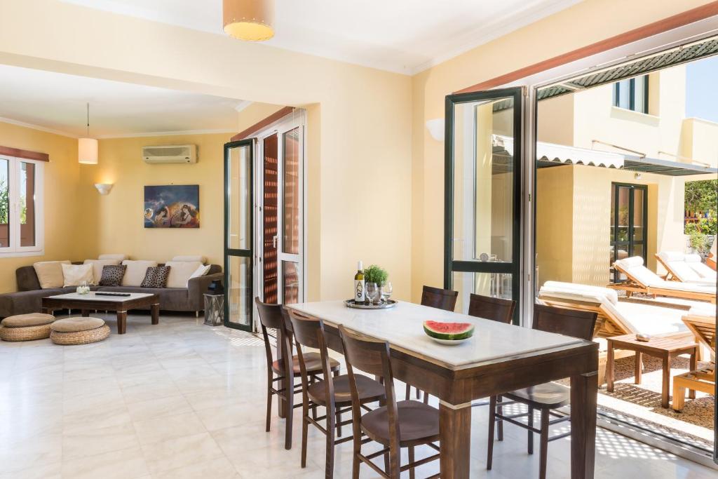 Daphnis Villas photo 4