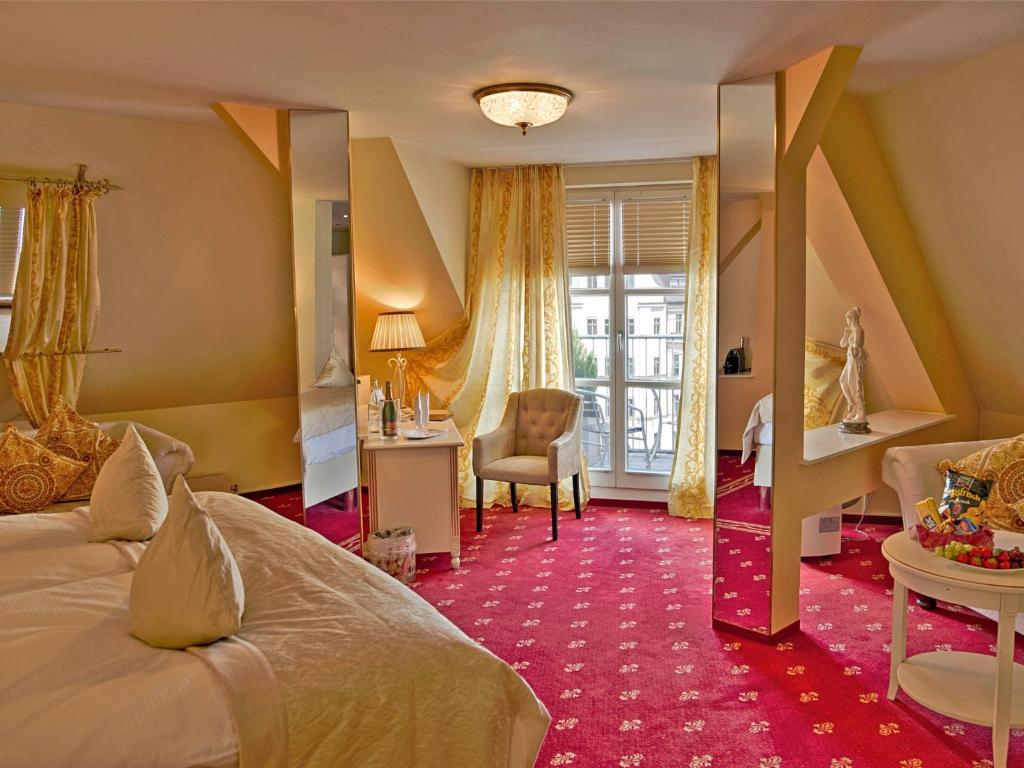 Сьюит (Люкс с балконом), Hotel Augusta Am Kurfürstendamm