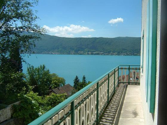 Les Terrasses du Lac- Villa Le LAC Cottage au Bord du Lac d'Annecy -