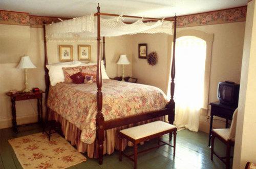 Strawberry Farm Bed & Breakfast image