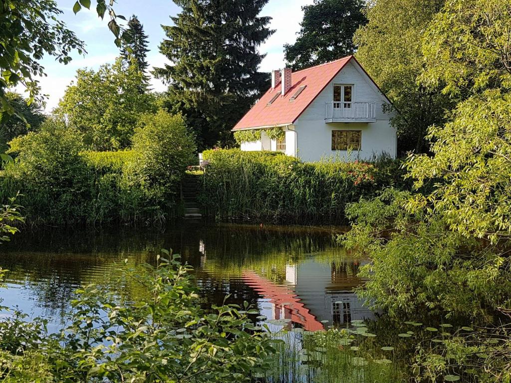 River Villa, 20 min by train to Old Town, big yard photo 1
