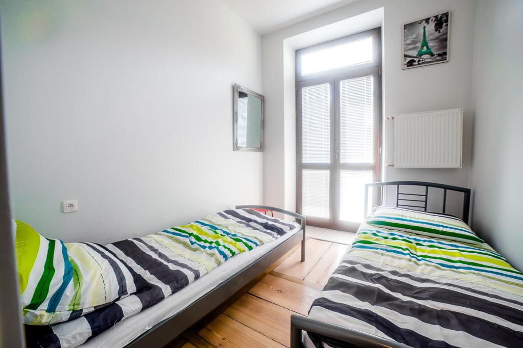 Двухместный (Двухместный номер с 2 отдельными кроватями и балконом), Mjhostel
