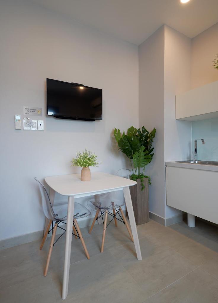 Студио (Номер-студио с балконом), Babylon Garden Serviced Apartment