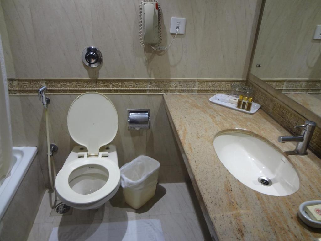 Двухместный (Club Room with Complimentary Upgrade(Subject to Availability) and 20% Discount on Food and Beverage), Ramee Guestline Hotel Juhu