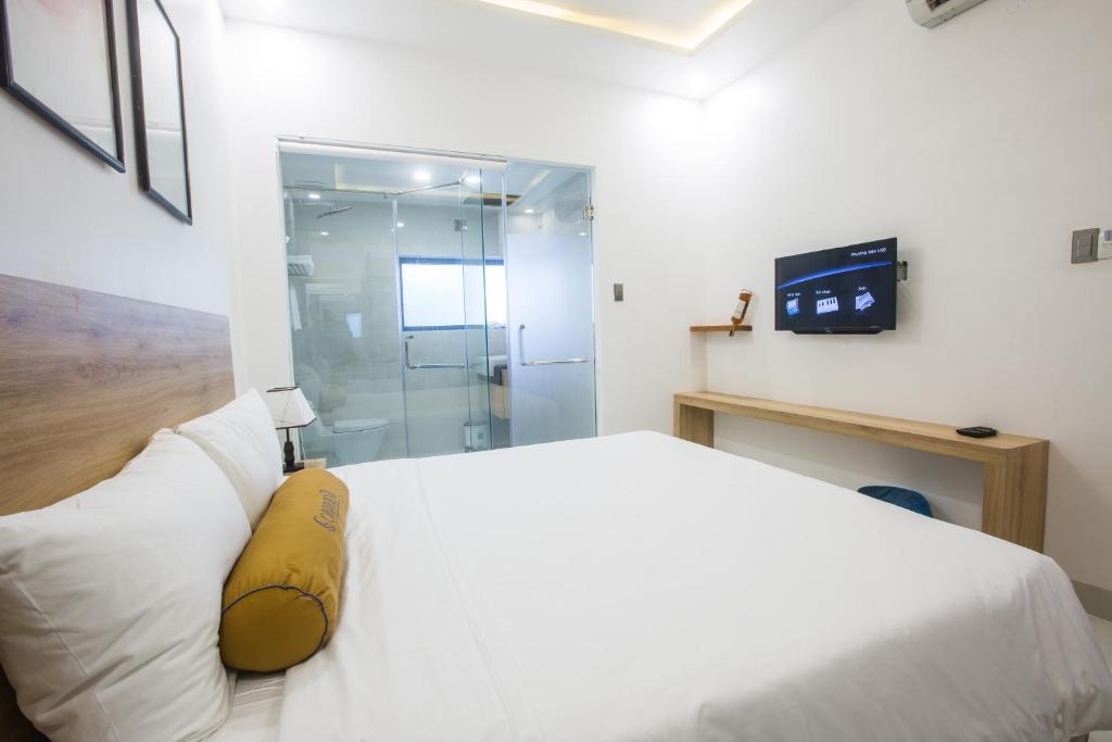 Двухместный (Стандартный номер с кроватью размера «king-size»), Continent Hotel Da Nang