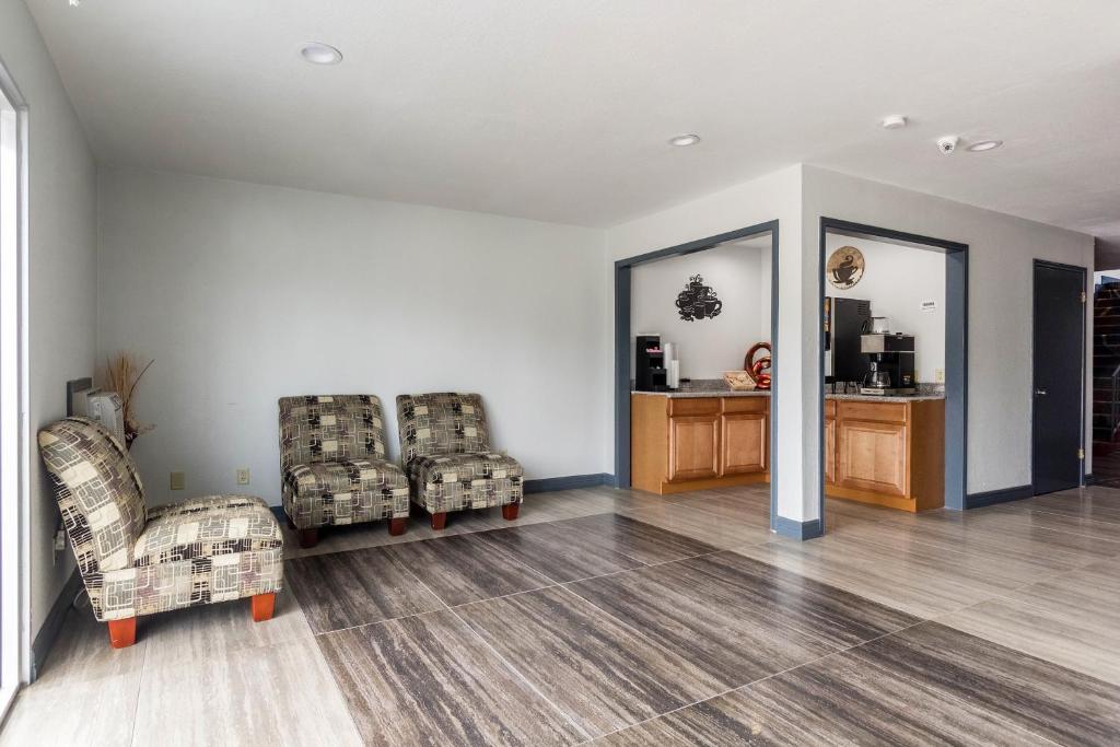 Scottish Inn and Suites Tomball photo 4