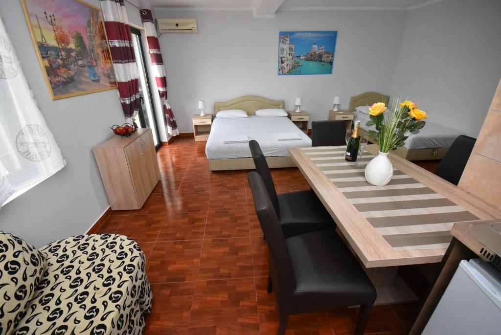Апартаменты (Апартаменты с видом на море), Apartmani Bozinovic