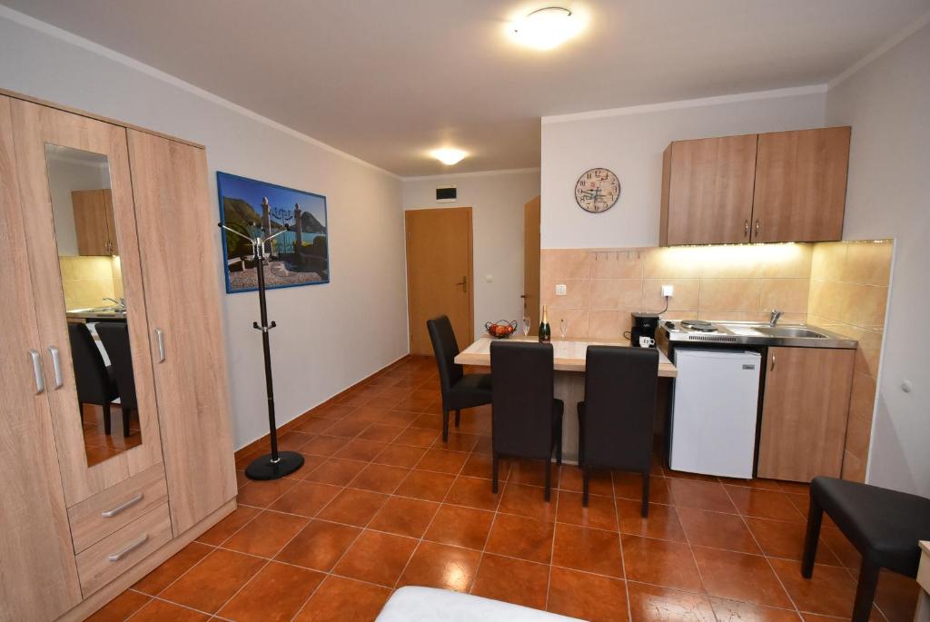 Апартаменты (Апартаменты с видом на море), Apartmani Bozinovic