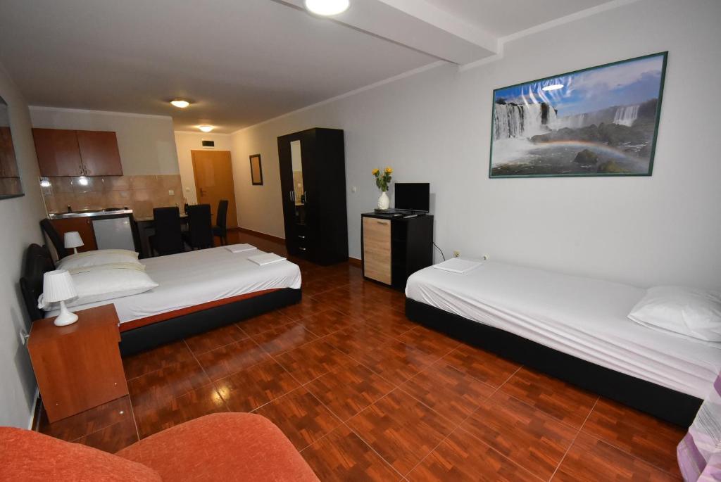 Апартаменты (Апартаменты с видом на море), Apartmani Bozinovic