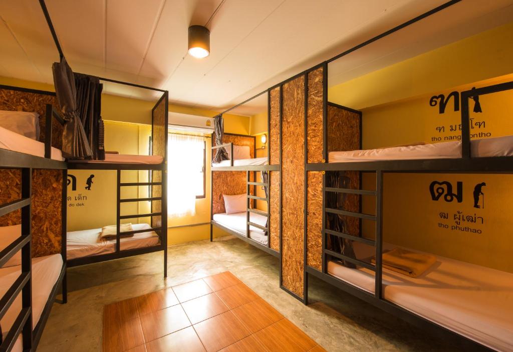 Номер (Отдельный 8-местный номер с общей ванной комнатой), Hide Bangkok Hostel