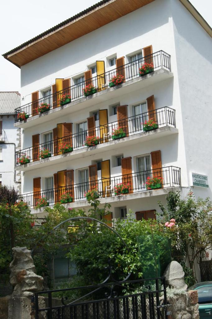 Hostal Pirineos Meliz photo 1