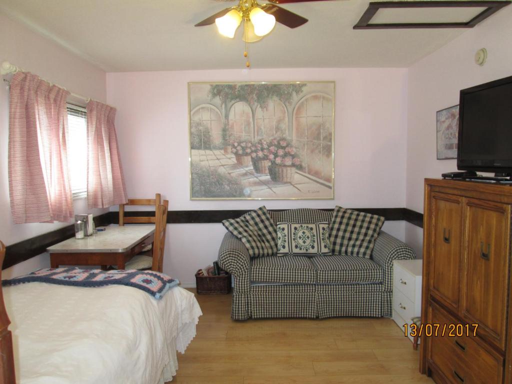 Tel-A-Friend Motel photo 4