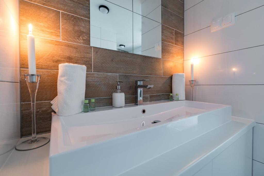 Апартаменты (Апартаменты в пентхаусе), Vagabond Apartments & Suites