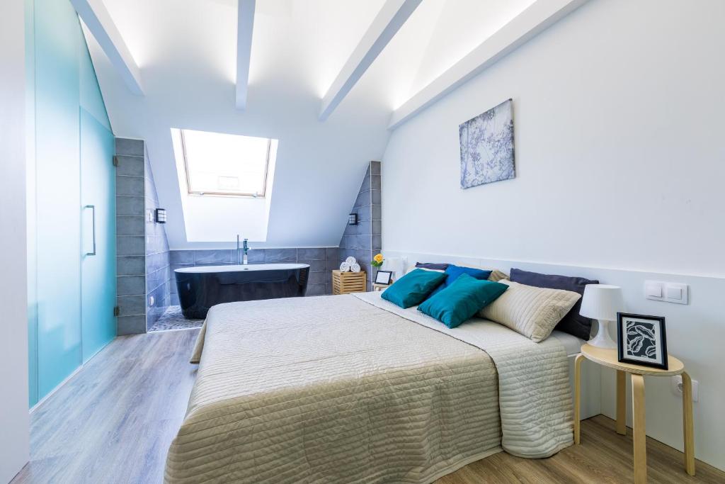 Апартаменты (Апартаменты в пентхаусе), Vagabond Apartments & Suites