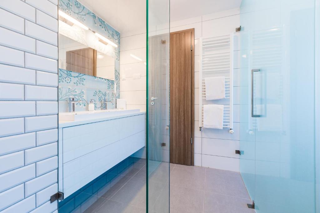 Апартаменты (Апартаменты в пентхаусе), Vagabond Apartments & Suites