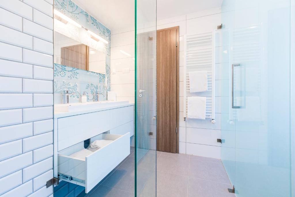 Апартаменты (Апартаменты в пентхаусе), Vagabond Apartments & Suites