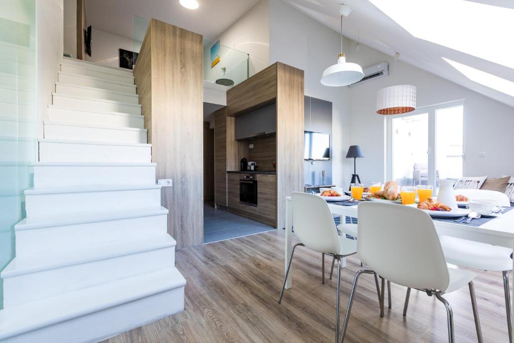 Апартаменты (Апартаменты в пентхаусе), Vagabond Apartments & Suites
