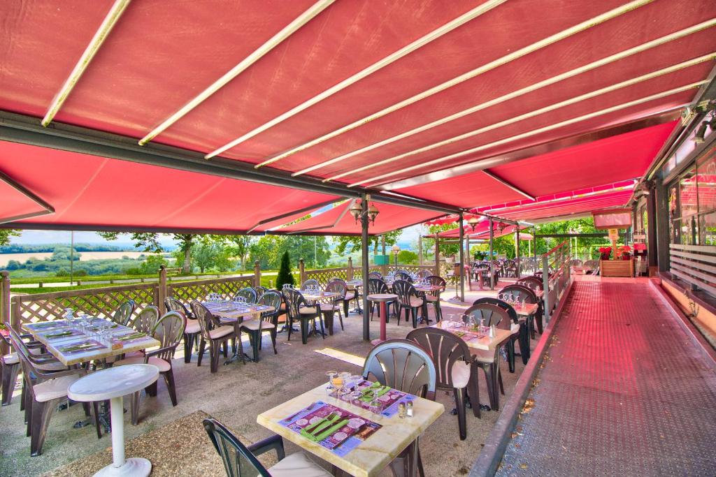 Logis Hôtel Restaurant Le Chalet du Mont Roland photo 3