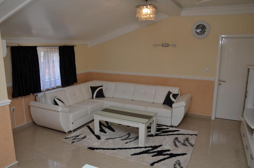 Apartments Royal Menex photo 2