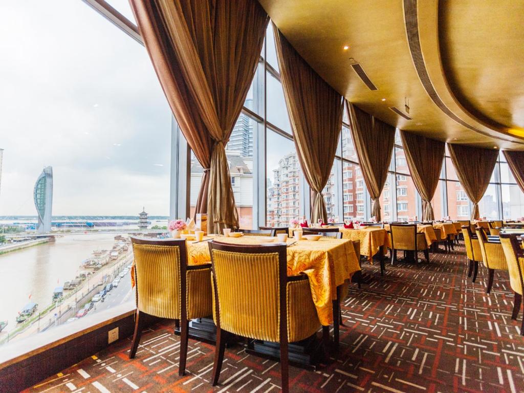 Двухместный (Представительский номер с кроватью размера «queen-size»), WuHu XingBai JinLing Hotel