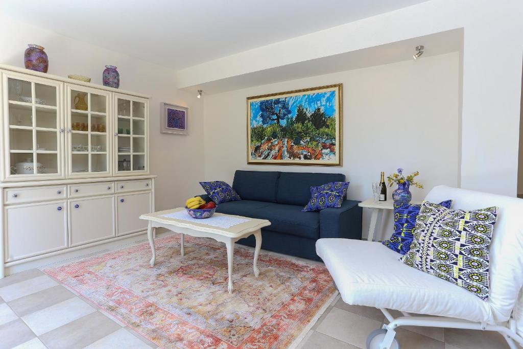 Secret Garden Barada Beach Apartment photo 1