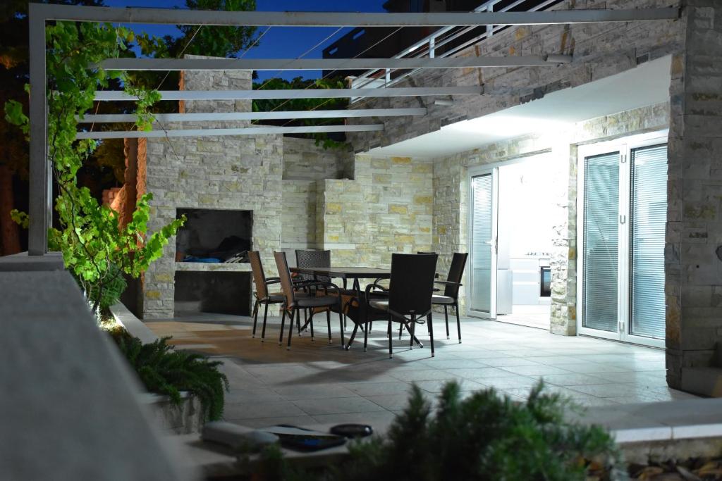 Beachfront Apartments - Villa Vita photo 2