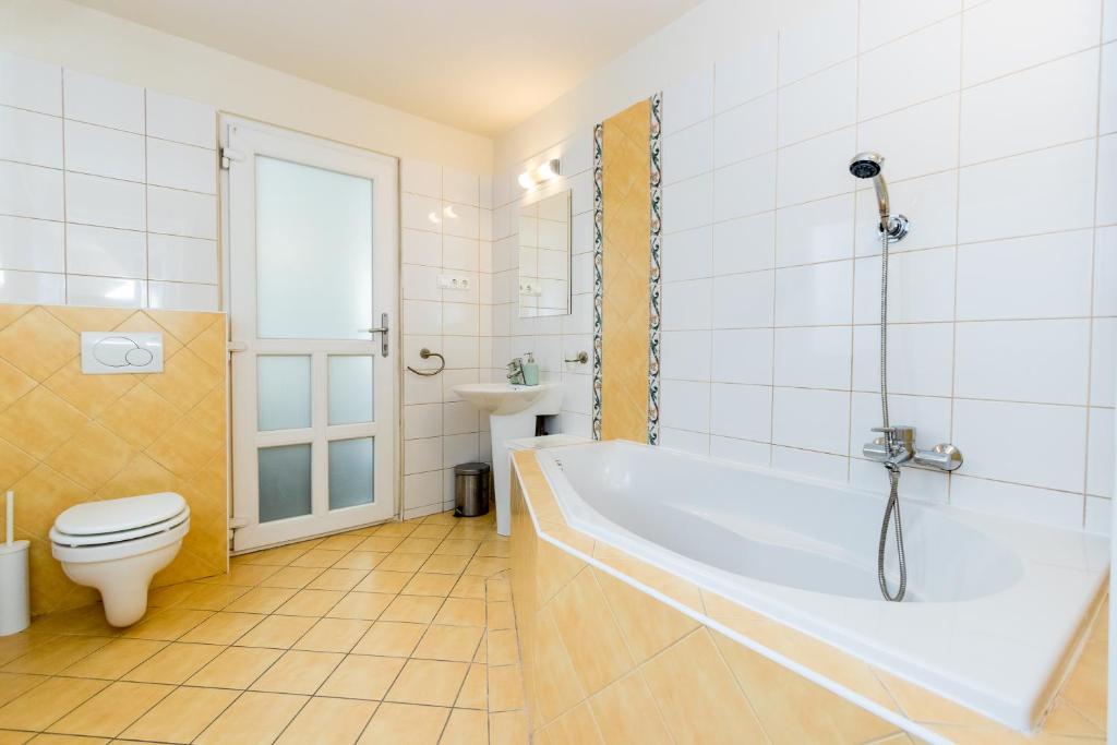 Budapest Harmony Apartments - Tap to explore photos