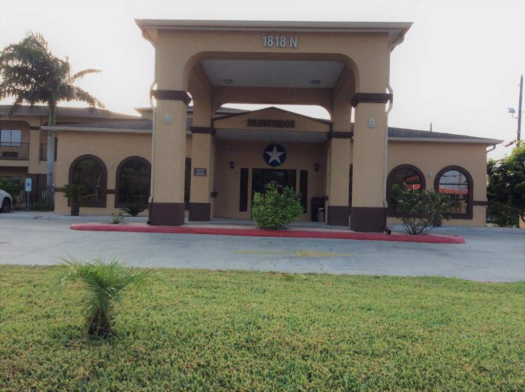 Texas Inn Weslaco image