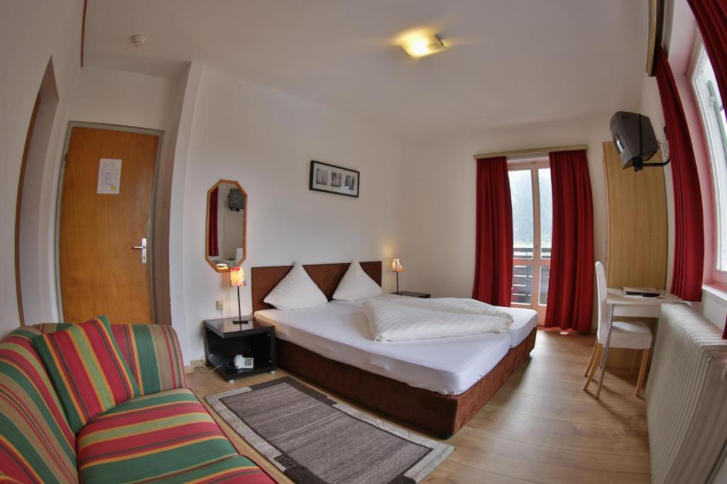 Alpenhotel photo 1