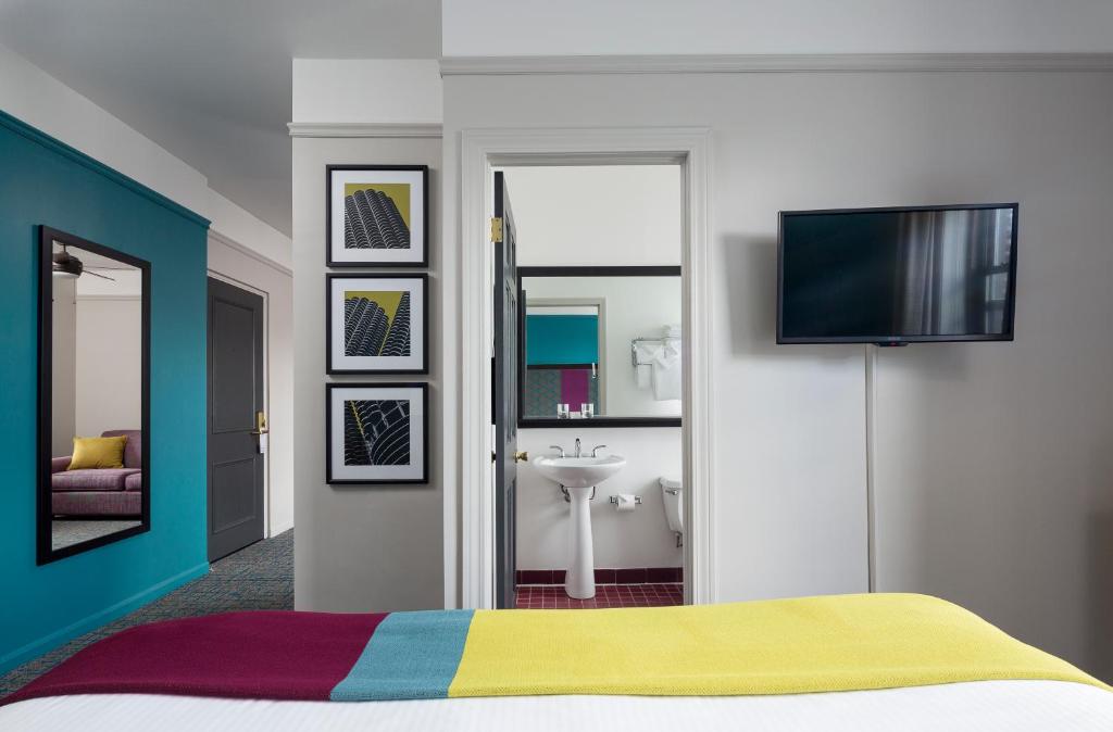 Сьюит (Люкс с кроватью размера «king-size»), City Suites Hotel