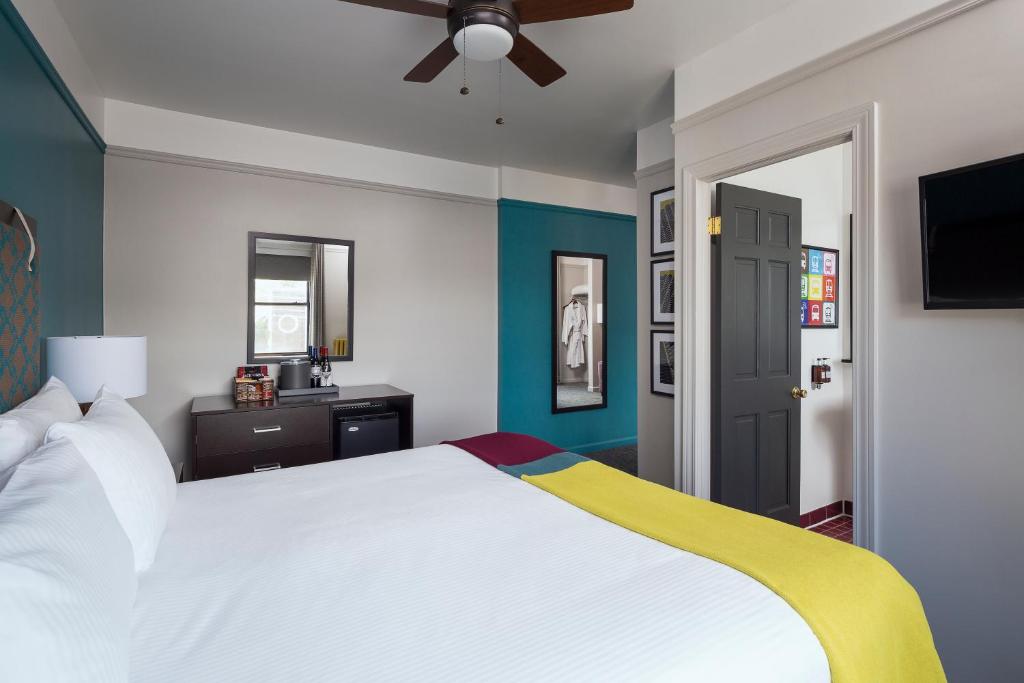 Сьюит (Люкс с кроватью размера «king-size»), City Suites Hotel