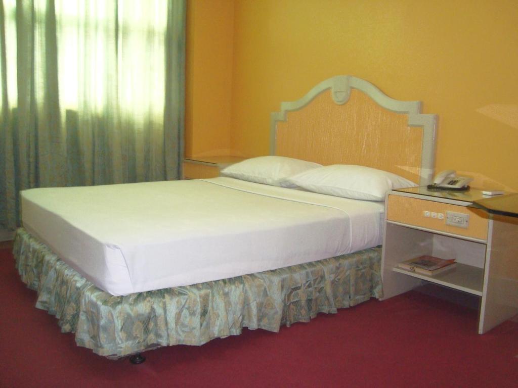 Двухместный (Улучшенный двухместный номер с 1 кроватью), Cebu Northwinds Hotel