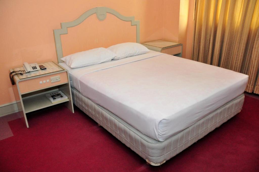 Двухместный (Улучшенный двухместный номер с 1 кроватью), Cebu Northwinds Hotel