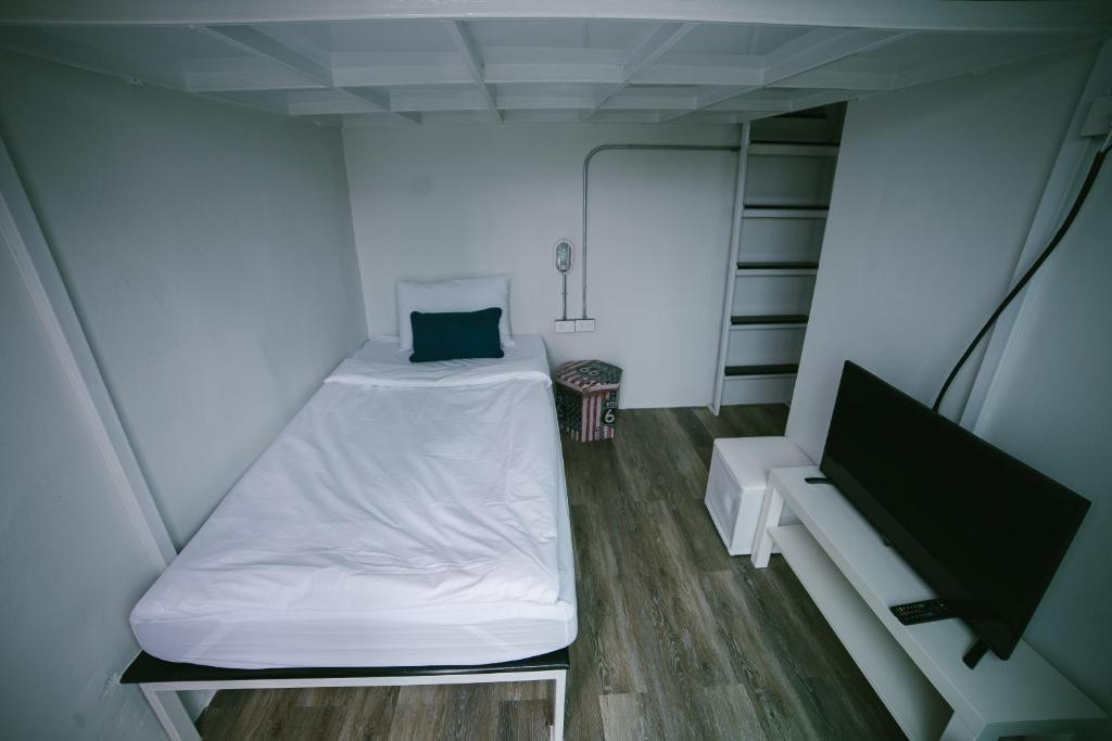 Трехместный (Трехместный номер с собственной ванной комнатой), Diff Hostel