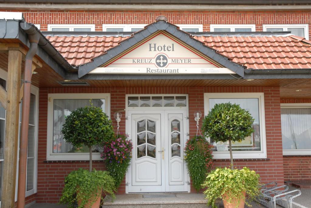 Land-gut-Hotel Restaurant Kreuz Meyer photo 2
