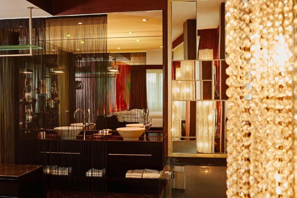 Сьюит (Люкс), Savoy Hotel