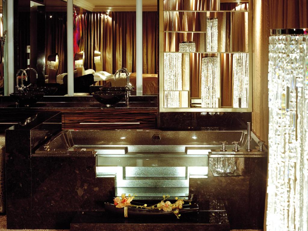 Сьюит (Люкс), Savoy Hotel