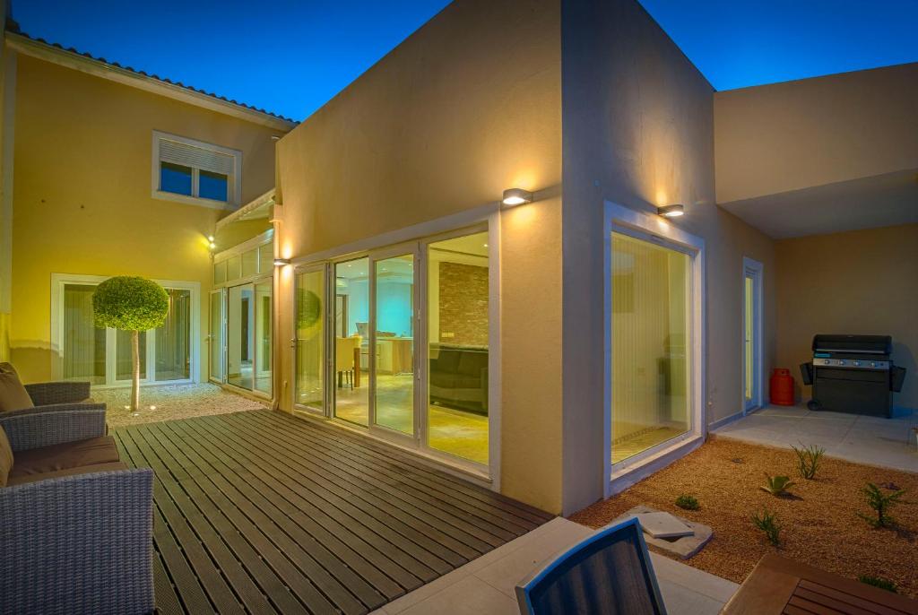 villa Aqua-Jacuzzi-heatable pool-sauna-gym-snooker photo 1